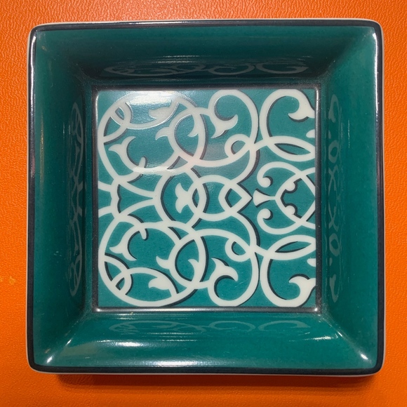 Hermes Porcelain Ashtrays (set of two) - Picture 4 of 5